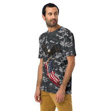 Load image into Gallery viewer, Patriotic Eagle Men&#39;s T-shirt